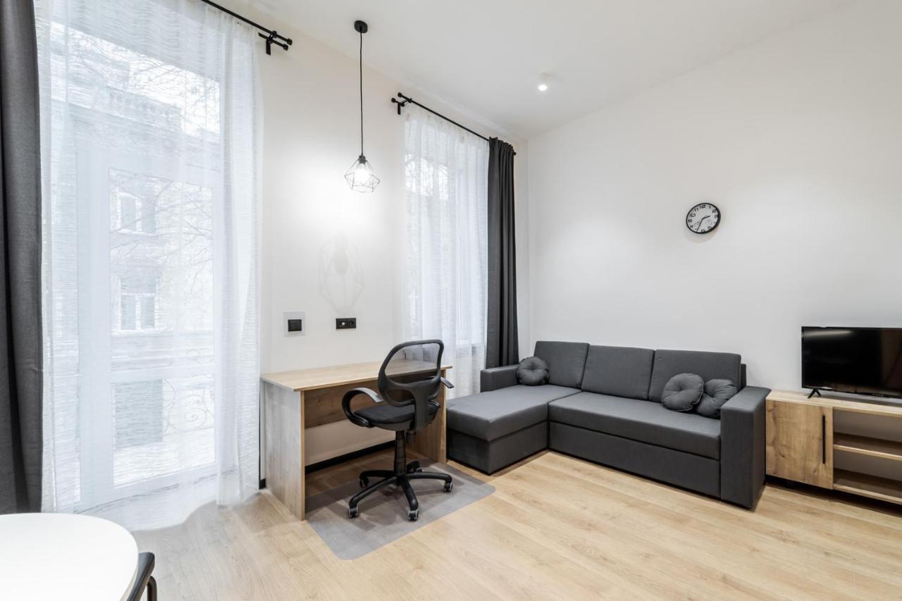 Modern Apartment In The Old City Lviv Kültér fotó